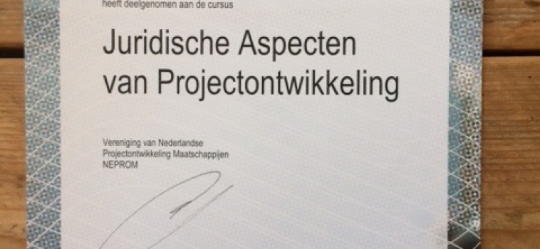 Thomas van Sliedregt haalt certificaat voor juridische aspecten van projectontwikkeling